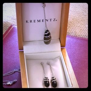 Smoky topaz cabochon set in 14k white gold set